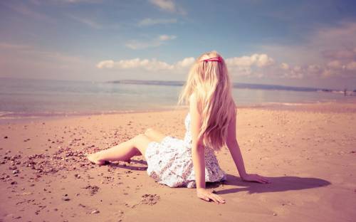 Фото блондинки на пляже - Девушки