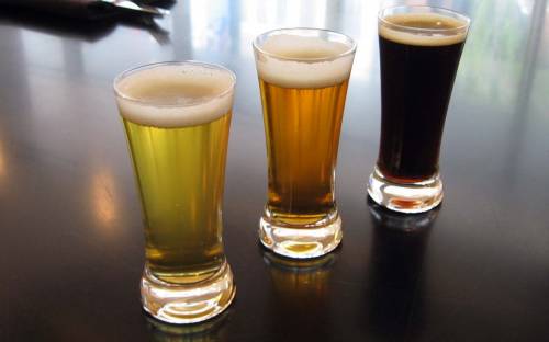 Три бокала с пивом - Еда
