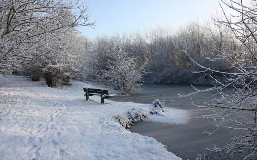 Фото замерзшей реки - Зима