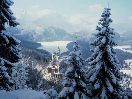 Зимний замок на холме - Зима