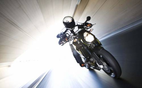 Мотоцикл в туннеле - Мотоциклы