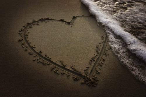 Сердечко на песке - Любовь