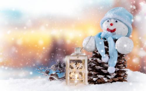Снеговик, свечи, праздник - Праздники