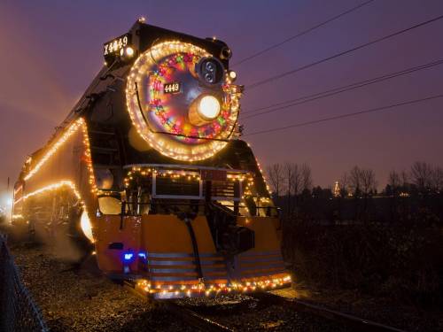 Красивый ночной поезд - Праздники