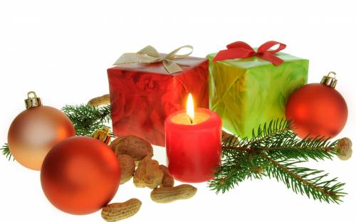 Свеча, новогодние шарики, подарки - Праздники