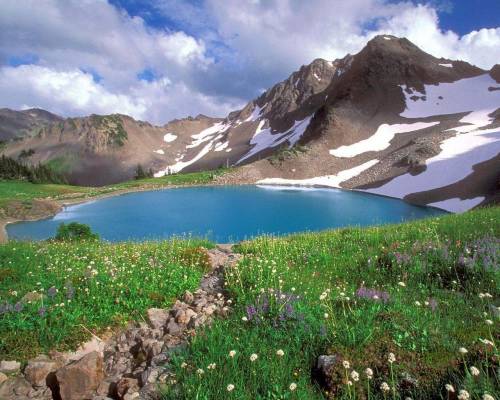 Озеро в горах - Природа