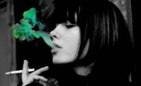 Зеленый дым сигареты