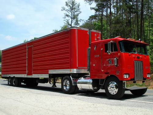 Красный грузовик - Автомобили