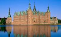 Замок на воде в Дании