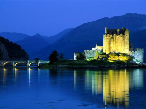 Ночной замок в Шотландии - Города